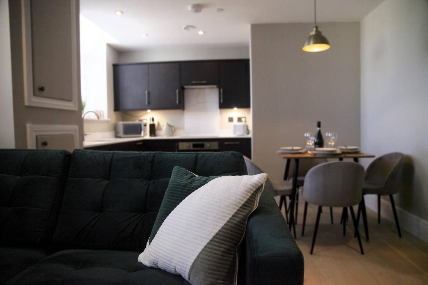 Pass The Keys Apartment 3 Old Conservative Club In Historic Town Карнарфон Екстериор снимка