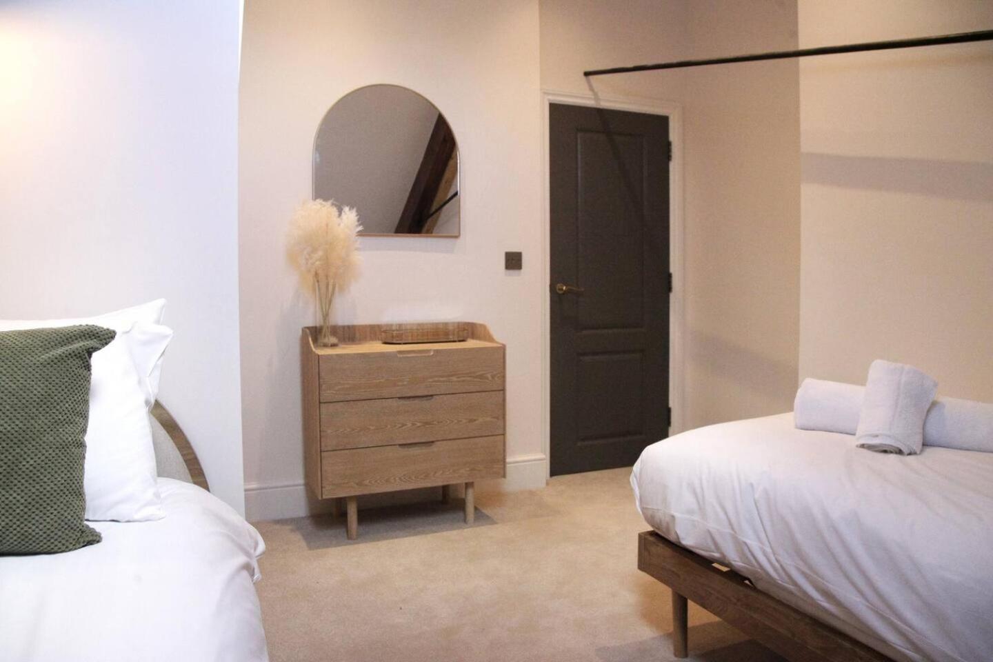 Pass The Keys Apartment 3 Old Conservative Club In Historic Town Карнарфон Екстериор снимка