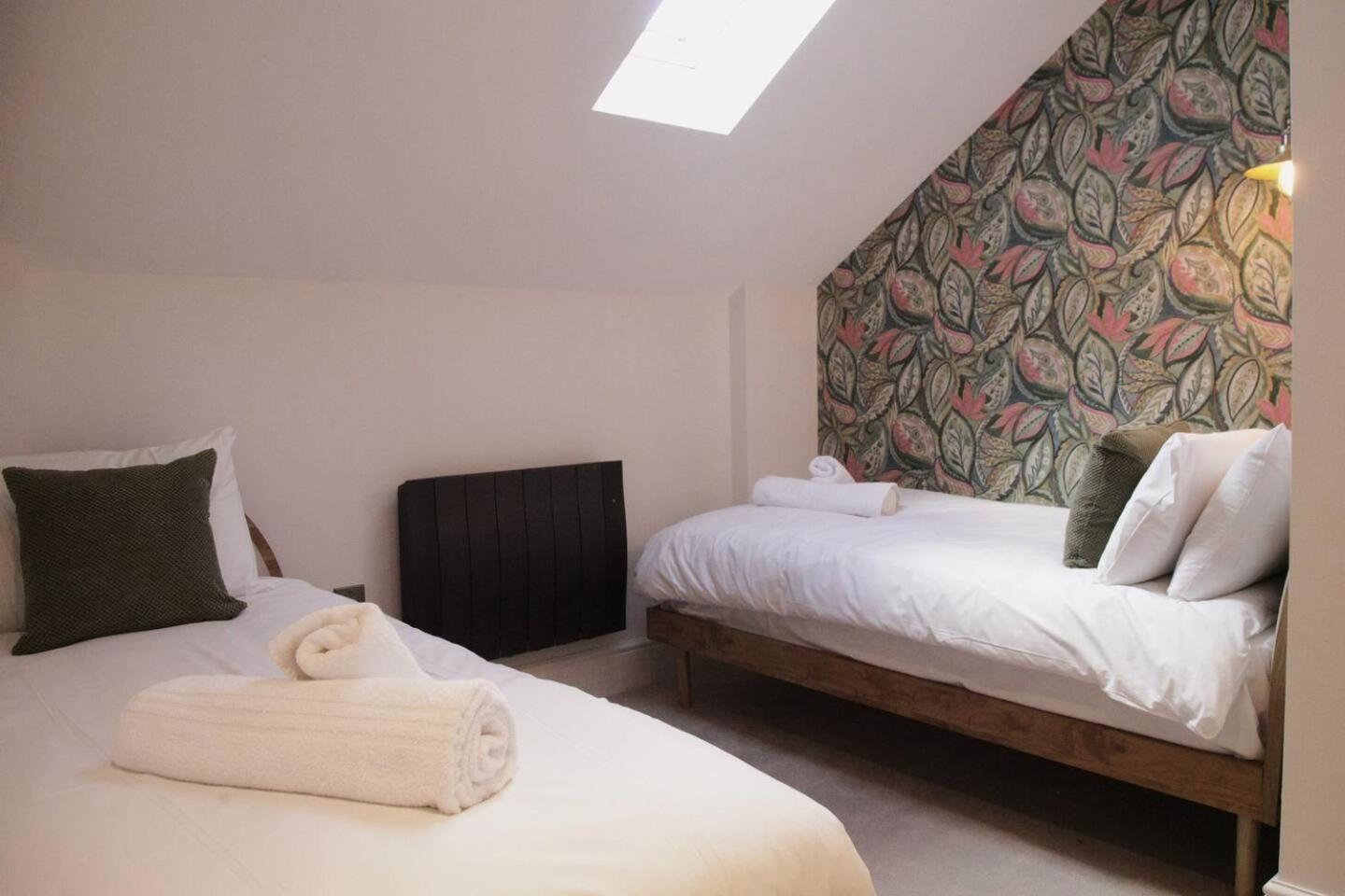 Pass The Keys Apartment 3 Old Conservative Club In Historic Town Карнарфон Екстериор снимка