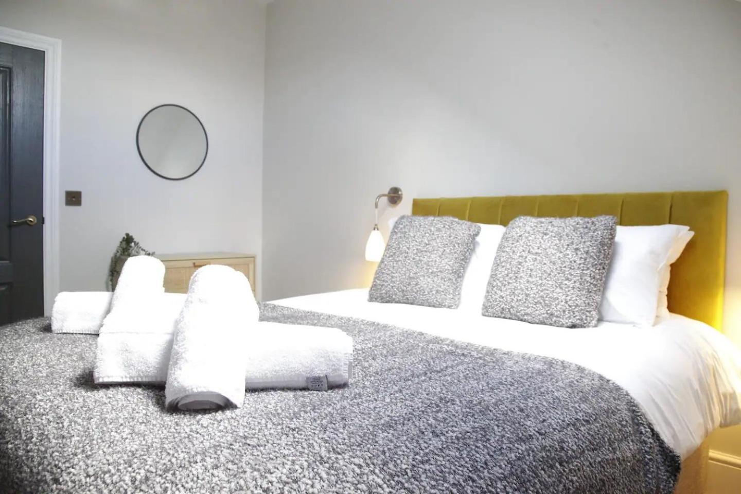Pass The Keys Apartment 3 Old Conservative Club In Historic Town Карнарфон Екстериор снимка