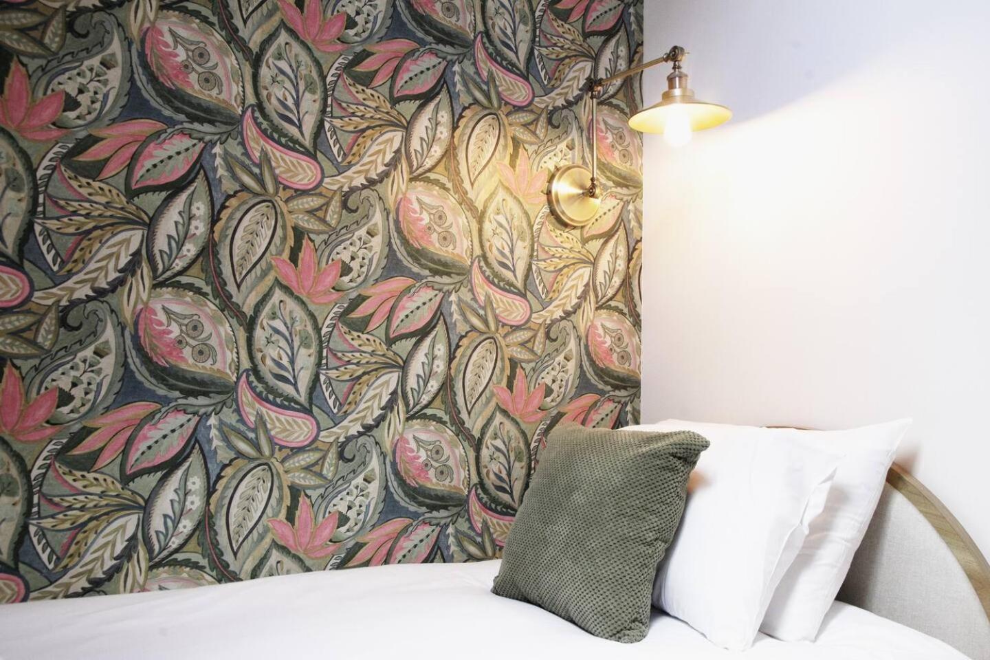 Pass The Keys Apartment 3 Old Conservative Club In Historic Town Карнарфон Екстериор снимка